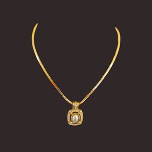 EUC Vintage Christian Dior Gold-Tone Pearl Pendant Necklace